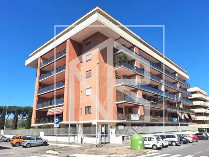 Appartamento trilocale in vendita in Via Raoul Chiodelli, Roma