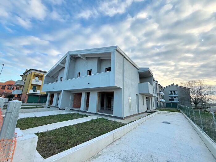 Casa con 5 locali in vendita in Via Gozzi, Pontelongo