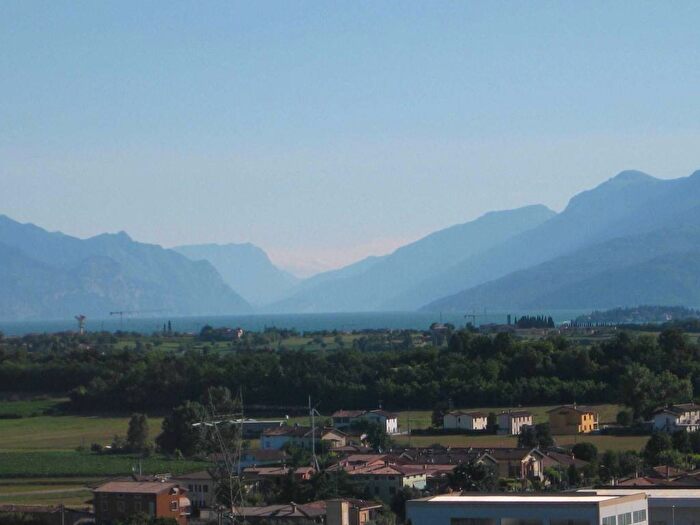 Casa con 5 locali in vendita in Via Castel Venzago, Castel Venzago, Lonato del Garda