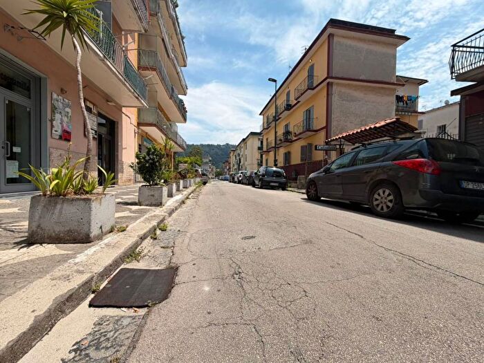 Appartamento trilocale in affitto in Via Parroco Giustino Russolillo, Pianura, Napoli