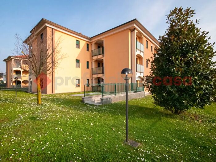 Appartamento bilocale in vendita in Via Righi, Villa Cortese