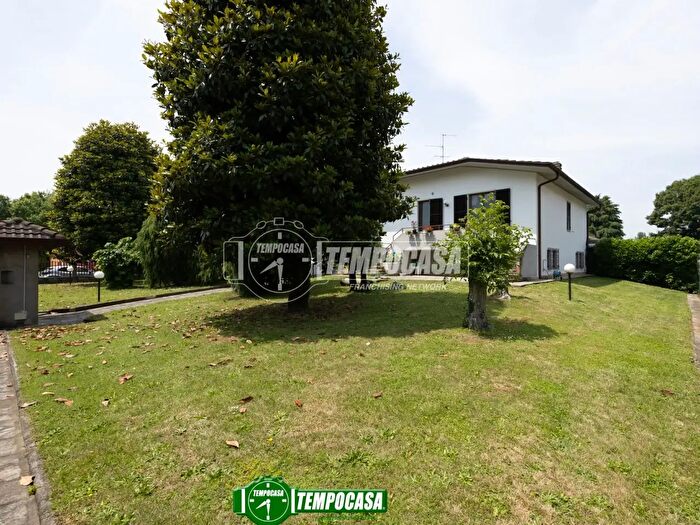 Casa trilocale in vendita in Via Donatori del Sangue, Bellinzago Lombardo
