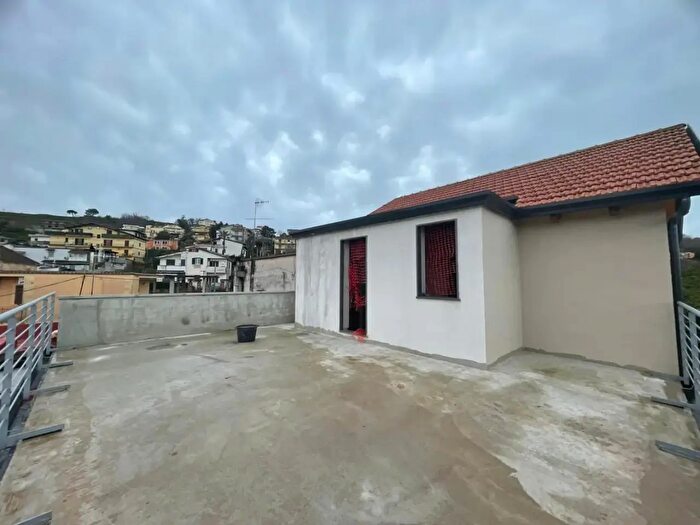 Appartamento trilocale in vendita in Via Viticella, Quarto