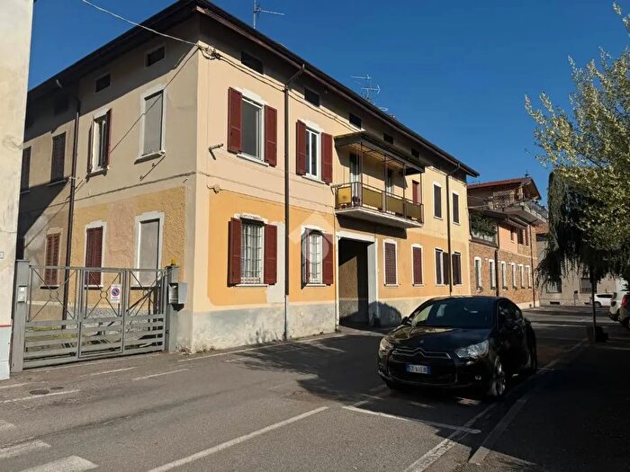 Appartamento trilocale in vendita in Via Rimembranze, Bernareggio