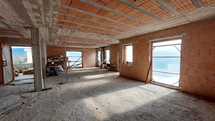 Appartamento in vendita in Via Newton Pesche Isernia, Pesche