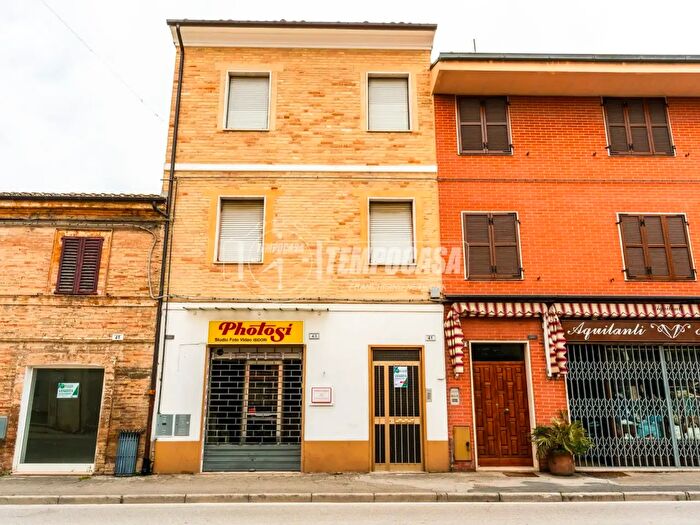 Casa quadrilocale in vendita in Borgo Nicolò Peranzoni, Macerata