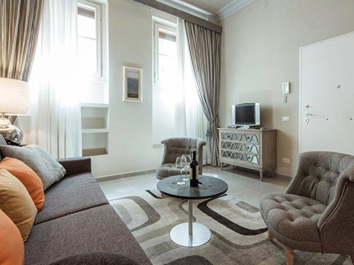 Appartamento monolocale in affitto in Via dei Bardi, San Niccolò, Firenze