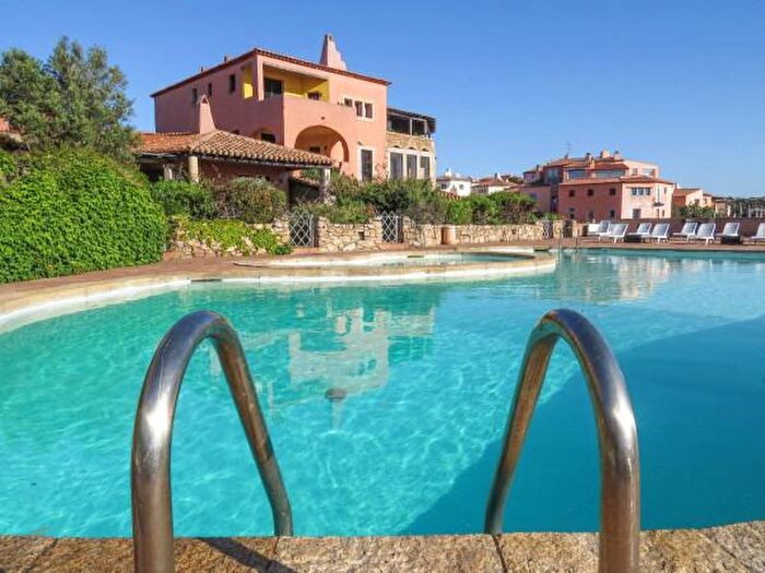 Appartamento trilocale in vendita in Via Porto Vecchio, Arzachena