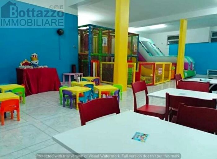 Appartamento con 6 locali in vendita in Via Giuseppe Garibaldi, Lizzano