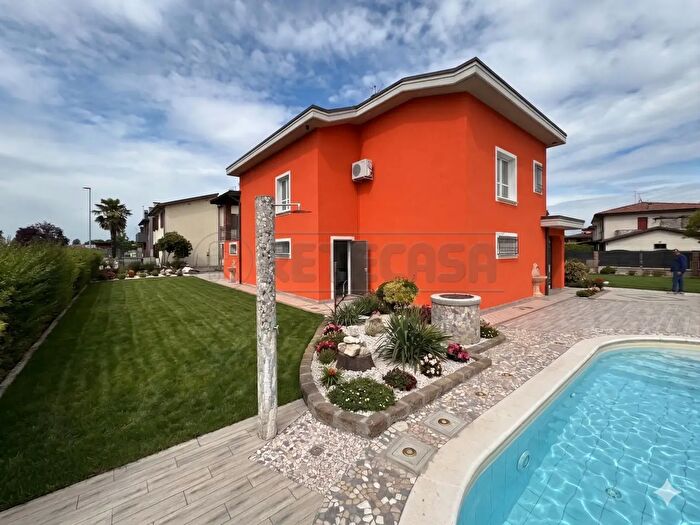 Casa con 5 locali in vendita in Via del Castello, Ricengo