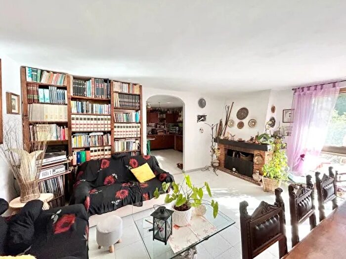 Casa con 6 locali in vendita in Via Montanara, Cecina