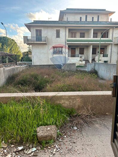 Casa con 6 locali in vendita in Via Ugo Foscolo, Poggioreale