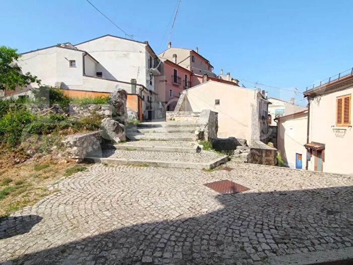 Appartamento quadrilocale in vendita in Via Colle Rione a, Scontrone