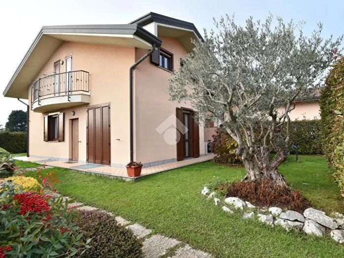 Casa quadrilocale in vendita in Via Aldo Moro, Correzzana
