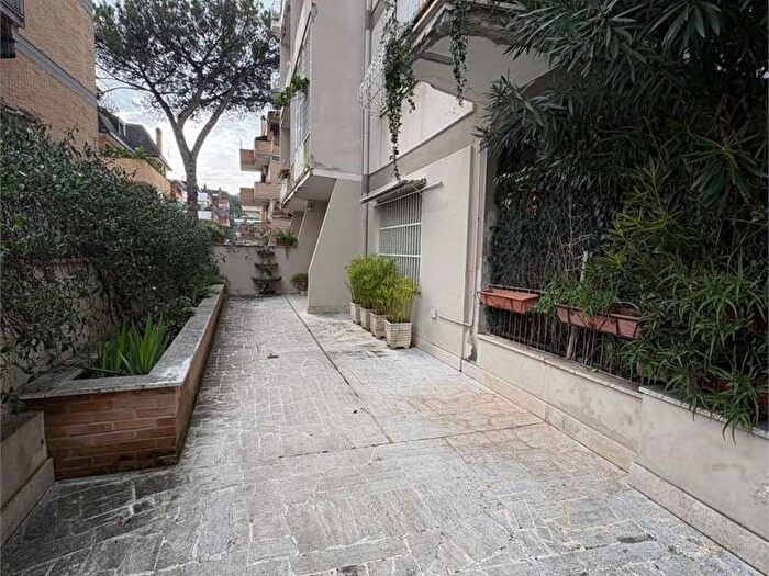 Appartamento con 5 locali in affitto in Via della Maratona, Vigna Clara Vigna Stelluti, Roma