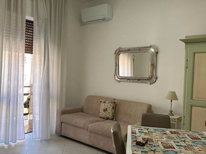 Appartamento trilocale in affitto in Piazza Giuseppe Mazzini, Lungomare, Viareggio