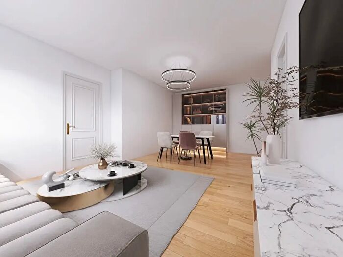 Appartamento con 5 locali in vendita in Via dei Falconi, Cagliari