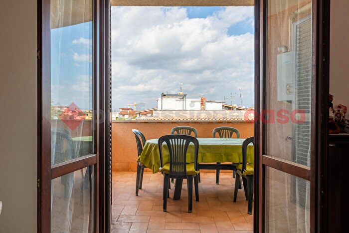 Appartamento bilocale in vendita in Via Massa d Albe, Roma