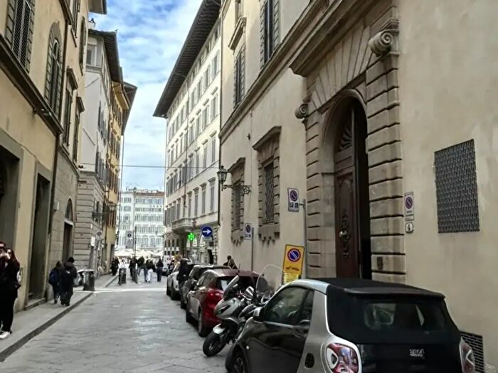 Appartamento trilocale in vendita in Via dei Banchi, Firenze