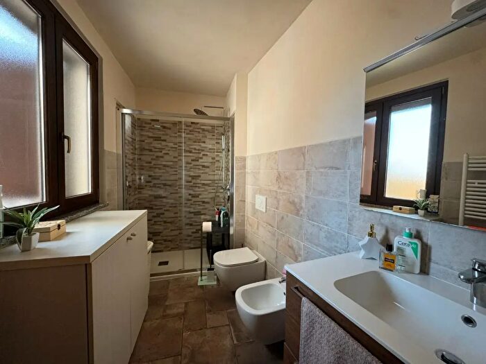 Appartamento trilocale in vendita in Via Leonardo Walter Manzone, Vercelli