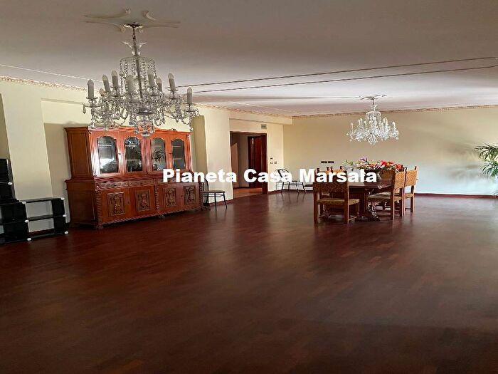 Appartamento con 5 locali in affitto in Via Massimo dAzeglio, Centro Urbano, Marsala