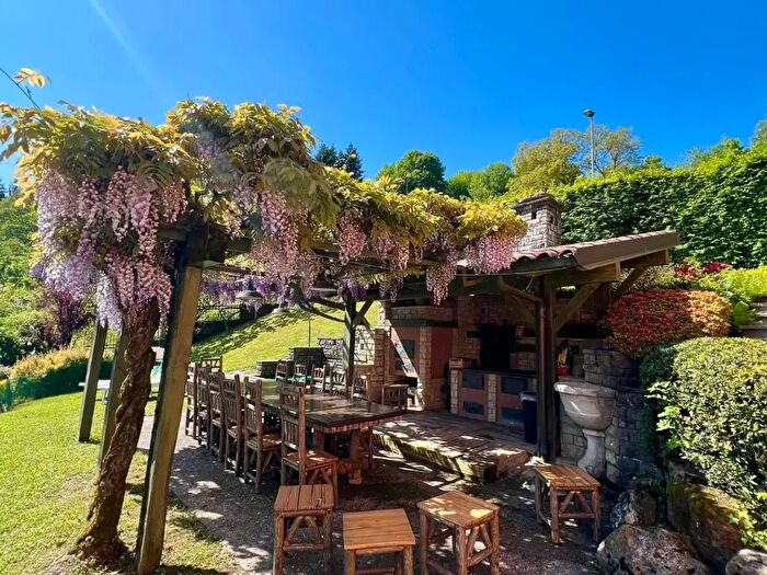 Casa con 5 locali in vendita in Via Miravalle, Leffe