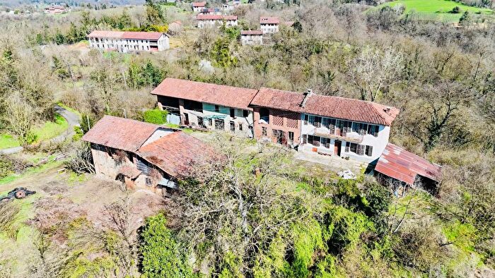 Casa con 8 locali in vendita in Via Nigiotto Montafia, Montafia