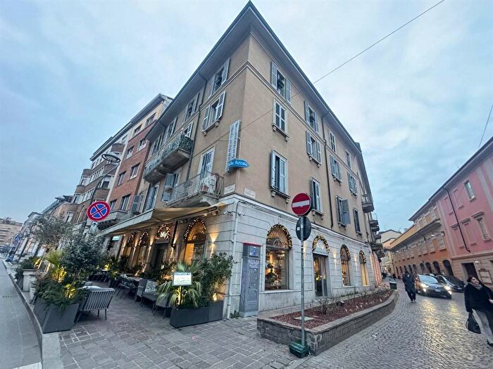 Appartamento trilocale in affitto in via Cortelonga, Centro Storico, Monza