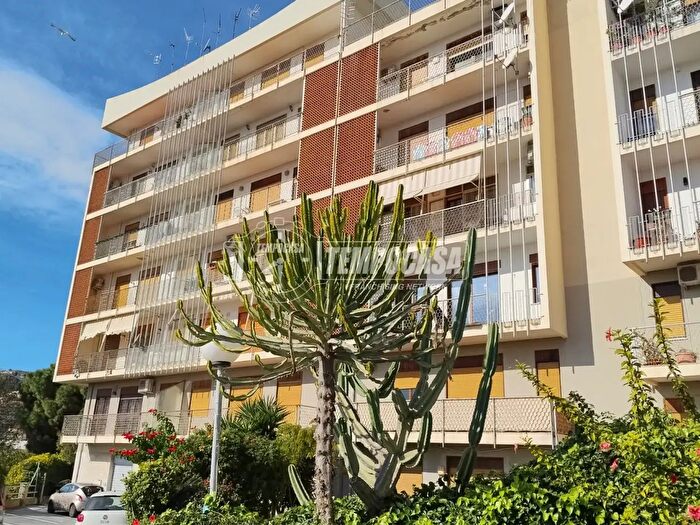 Appartamento quadrilocale in vendita in Viale dei Tigli, Messina