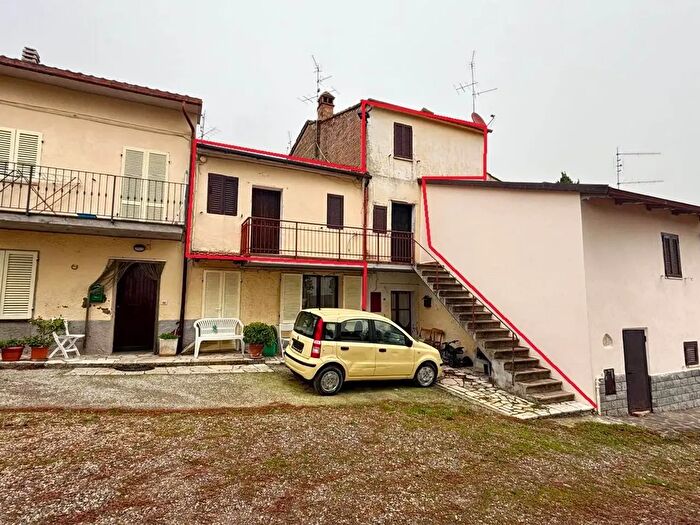 Casa con 6 locali in vendita in Castiglione Del Lago