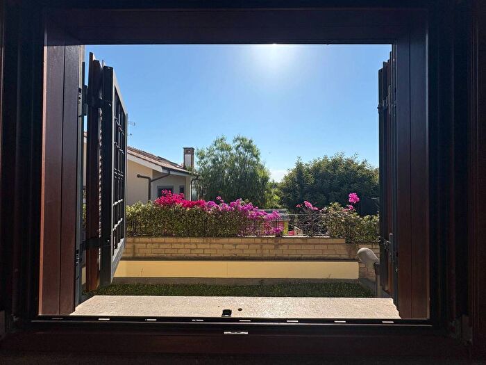 Casa con 5 locali in affitto in Via Giovanni Pacchioni, Pisana Bravetta, Roma