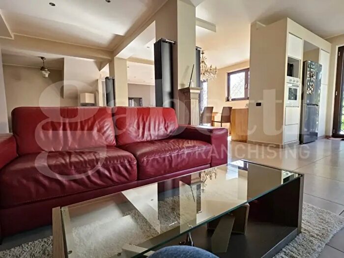 Casa con 8 locali in vendita in Contrada San Eustachio, Avellino