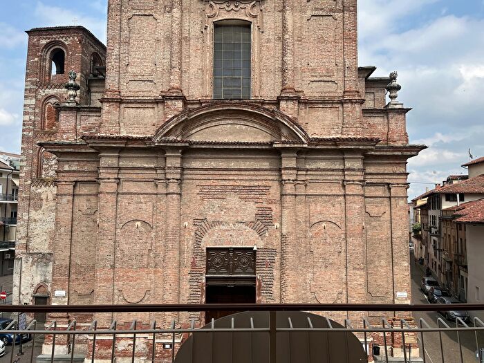 Appartamento con 6 locali in vendita in Via Roberto dAzeglio, Busca