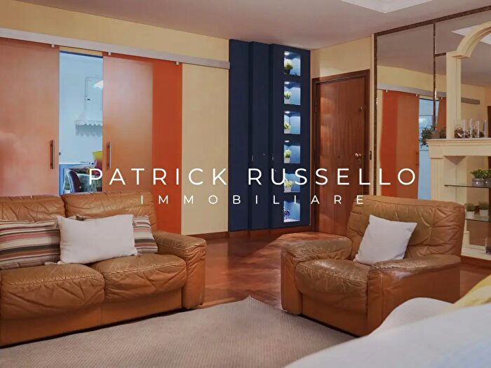 Appartamento con 6 locali in vendita in Via Lussemburgo, Gela