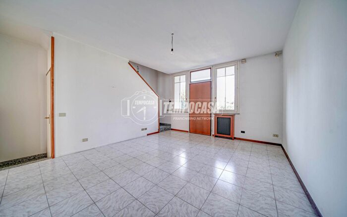 Casa trilocale in vendita in Via Umberto Giordano, Gallarate