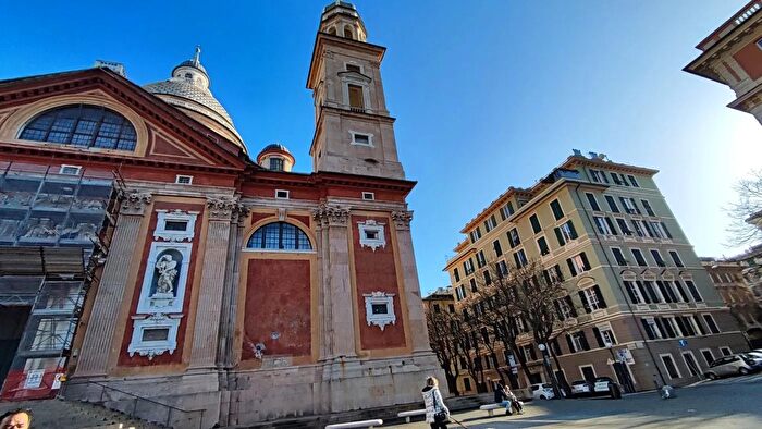 Appartamento con 5 locali in vendita in Piazza Carignano, Genova