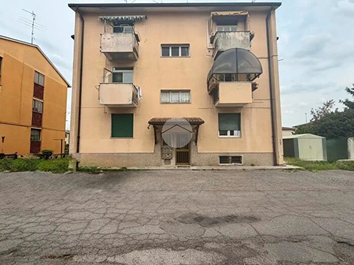 Appartamento trilocale in vendita in Via Bontempo Rinaldo, Orzinuovi