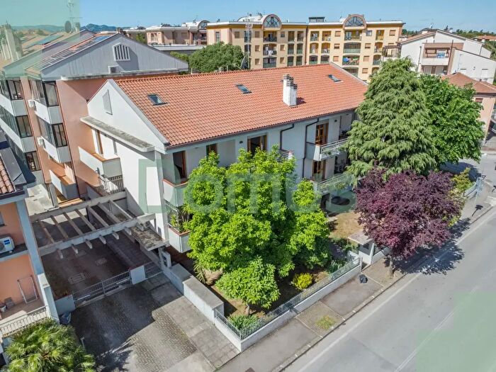 Appartamento con 6 locali in vendita in Cesena