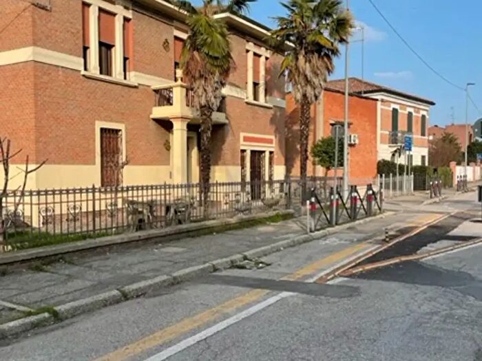 Appartamento con 6 locali in vendita in Via X Martiri, Ferrara