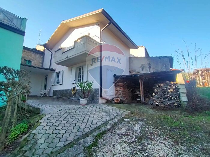 Casa con 8 locali in vendita in Via Anello, Guardiagrele