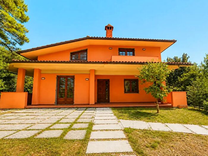 Casa con 9 locali in vendita in Via S Caterina, Larciano