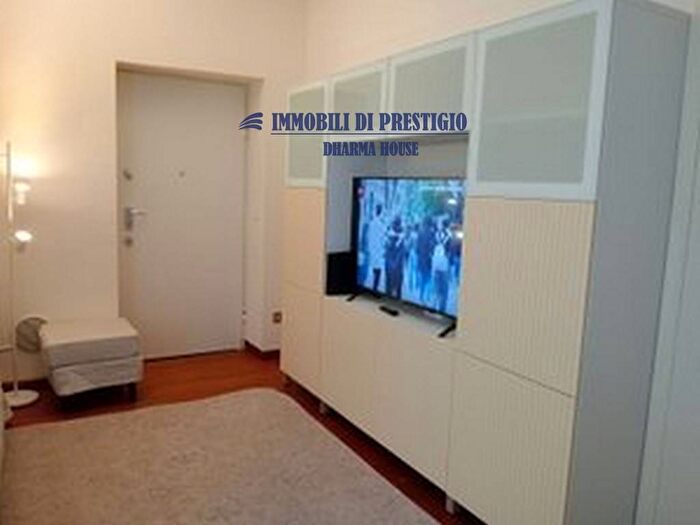 Appartamento trilocale in affitto in Viale Monte Grappa, Porta Nuova, Milano