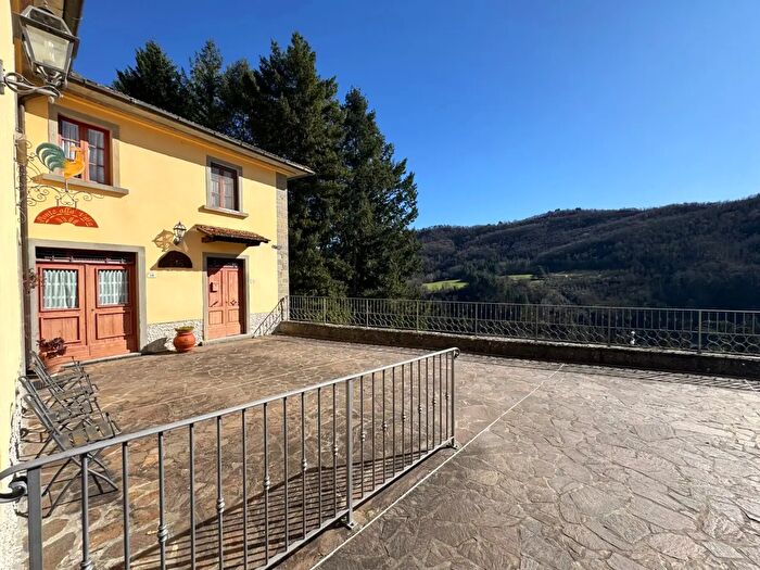 Casa con 15 locali in vendita in Via della Villa, Cantagallo