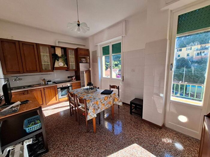 Appartamento trilocale in affitto in Via al Torrente Molinassi, Sestri Ponente, Genova