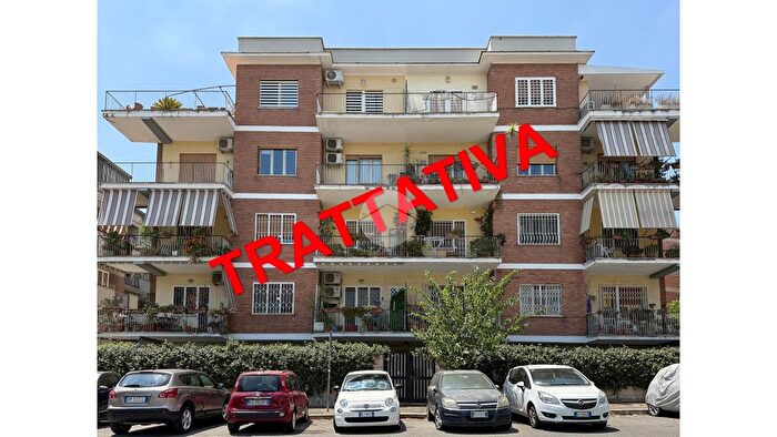 Appartamento con 5 locali in vendita in Via Oropa, Roma