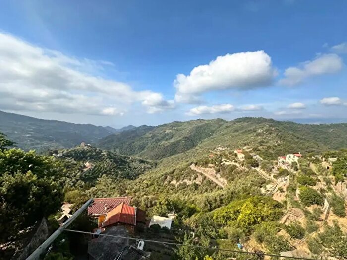 Appartamento quadrilocale in vendita in Vicolo Vallicella, Perinaldo