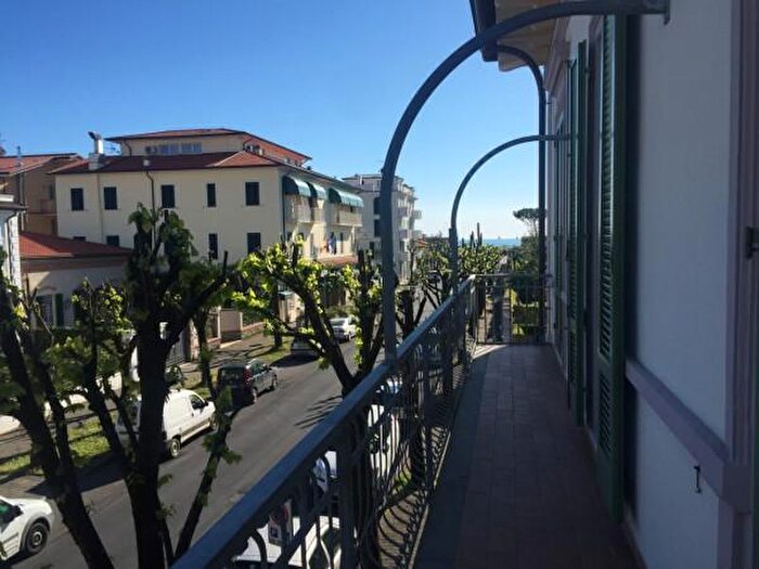 Appartamento trilocale in affitto in Forte Dei Marmi