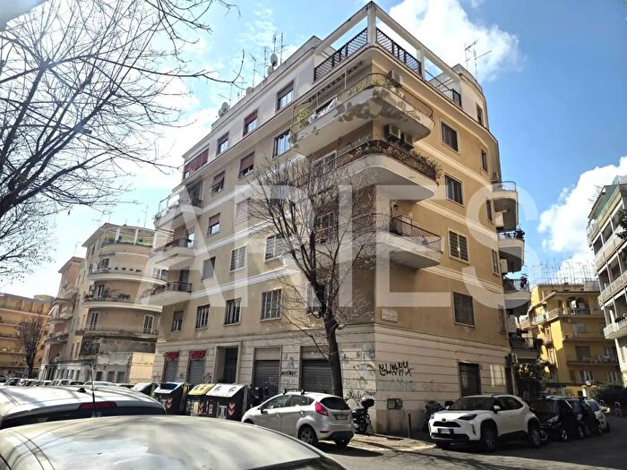 Appartamento trilocale in vendita in Via Duchessa di Galliera, Roma
