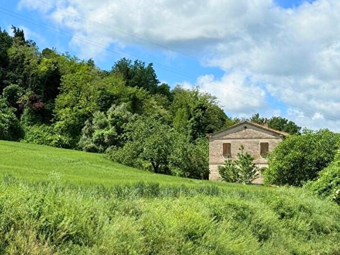 Casa con 5 locali in vendita in Fossombrone