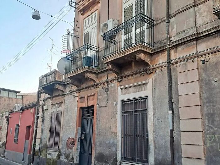 Appartamento con 7 locali in vendita in Catania